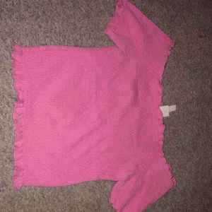 Of shoulder Topp - Of shoulder topp, väldigt strechtig och använt endast en gång 