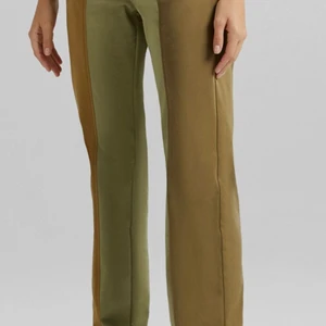 Coola byxor - Byxor från Bershka, har glömt att skicka tillbaka de och de passade tyvärr inte min kropp. Strl 36. Endast provade