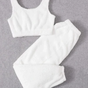 Mjukisset  - Säljer mitt jätte mysiga mjukisset, knappt änvänt, slutsålt , säljer pga att jag aldrig använder det💗 buda lite vad ni känner , strlk s men passar m-xs