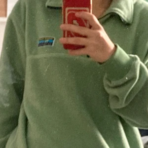 junkyard fleece✨ - säljer denna fina tröjan från junkyard då den inte kommer till användning! Den är knappast använd och i fint skick;) skicka om du har frågor eller för fler bilder!💚