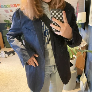 Jack kavaj - Blå Jacka/kavaj superfin till blåa jeans på våren!! Storlek 56 i herr så sitte robersized på xs-m/l. Jättebra skick