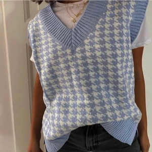 Väst ifrån bY Anastasia ⭐️ - Blå,vit väst ifrån byanastasia andvänd 2gg⚡️⚡️⚡️⚡️⚡️           säljer pga att jag inte andvänder                                            storlek m/l⭐️lånade bilder!!!