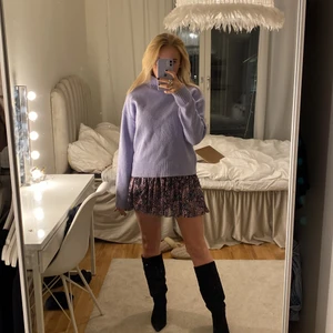 Stickad polotröja  - As ball å as skön stickad tröja i en jättefin å cool lila färg från bershka❤️ köpare står för frakt ❤️