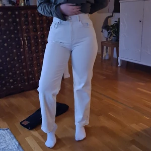 Ginajeans stl 34 - Köpta på plick, använda 2 ggr av förra ägare,  jag har aldrig använt dom. 