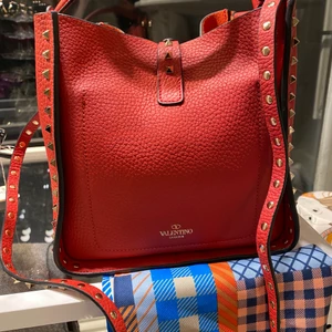 Valentino garvani väska - Intressekoll