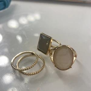Ringar från h&m  - Superfina ringar från h&m som tyvärr är för stora för mig. Så aldrig använda!🥰🥰