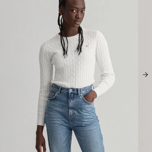 GANT-tröja - Vill påminna om att jag fortfarande säljer min flätstickade rundhalsade bomullströja från GANT. Ser ut som den på modellen fast inte så kritvit. Storlek XS! Använd men hel och ren. Nypris: 1299kr. Jag säljer min för 266kr (och då är spårbar frakt inkluderad)!