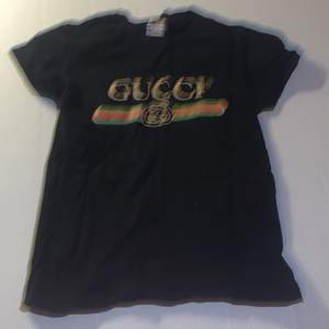 En ny fake Gucci t-shirt skick 7/10 för tjejer och killar 