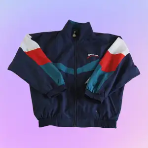 Vintage Dream Track-Jacket. Size: L. OK vintage-skick. En färgfläck framsida nere höger.