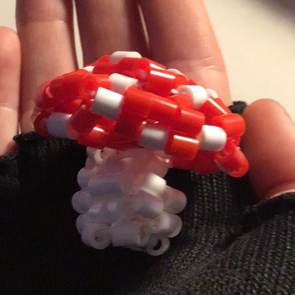 Mushroom made out of beads. Comes in many colours so message to ask. 🍄. Övrigt.