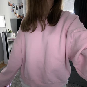 Sweatshirt  - Fin och mysig sweatshirt💕😝💞 Storlek L, 100 kr + 66 kr i frakt! Kontakta mig om du är intresserad💛