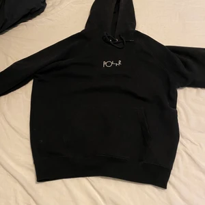 Polar hoodie - Plagget är i bra skick och det är inga hål eller fläckar. Säljer för ja inte använder längre