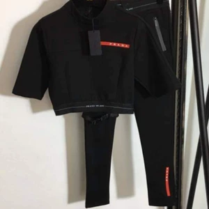 Prada set storlek M - Aldrig använd säljs pga att den är för liten 