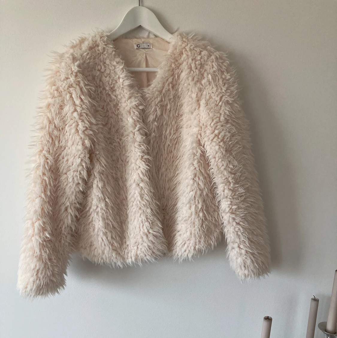Fluffig cremefärgad jacka stl M, Cubus.
