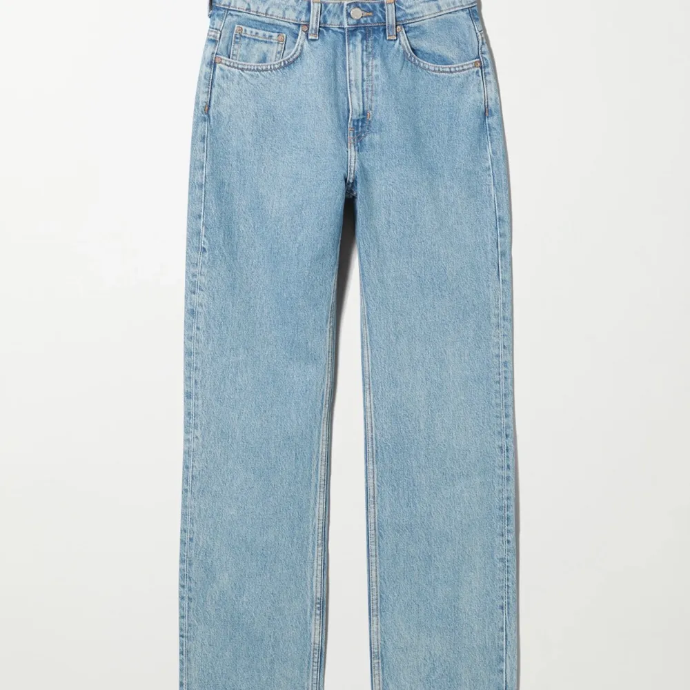 Weekday jeans i modellen Voyage, storlek 27/32 💕. Jeans & Byxor.