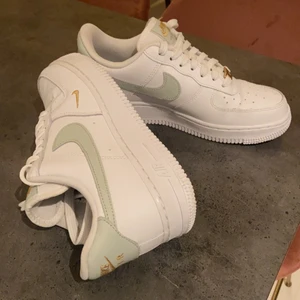 Nike Af1 - nästan oanvända airforces, säljs pga: ingen användning av dom