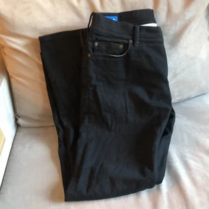 Acne jeans - herr - Säljer pga för små. Svara herr Jeans från acne, Strl. 34/34, modellen heter North Stay Black 🖤 Kan mötas i Sthlm eller så står köparen för frakten 🌸  250 kr 🌸