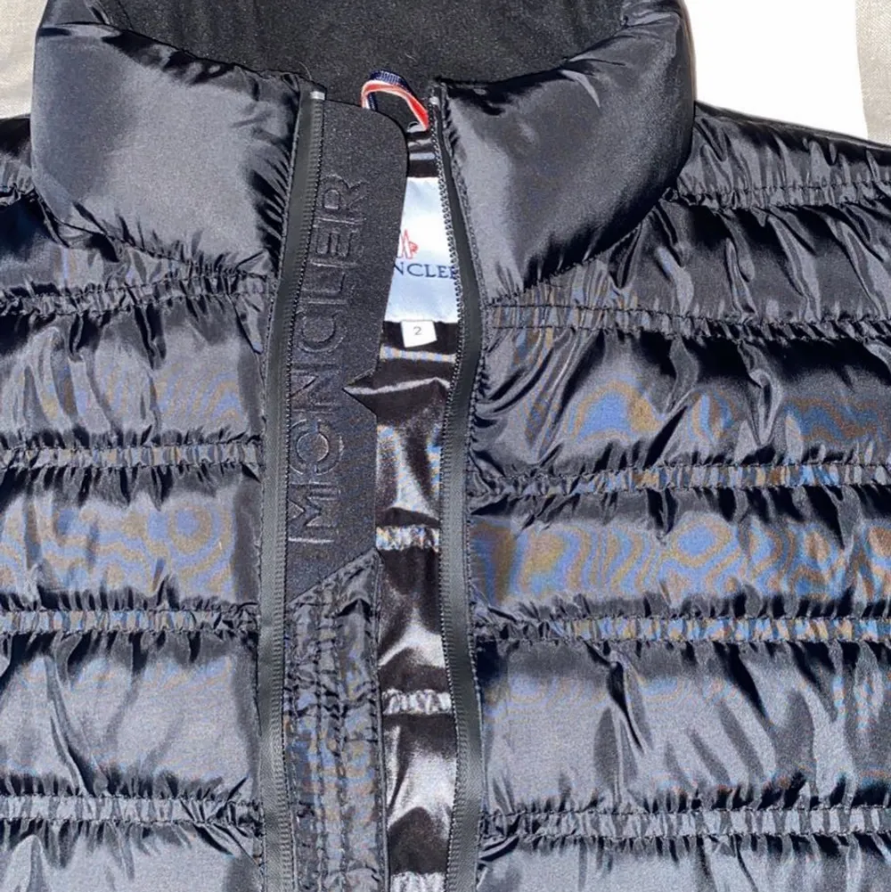 Moncler cardigan jacka stl 2 (motsvarar ≈ stl M), som ny . Jackor.