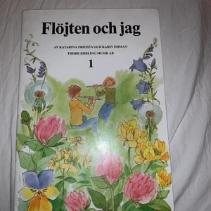 Flöjten och jag del 1 - Tvärflöjts boken Flöjten och jag del 1. I bra skick utöver lite kantstött, på baksidan över titeln står det Mathilda väldigt svagt (se bild). Köparen står för frakten ☺️