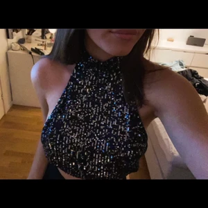 Glitter topp - Använt denna 1 gång och därför kommer den ej till användning, bra skick💕