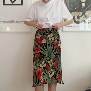 Blommig kjol - Blommig kjol! Superfin