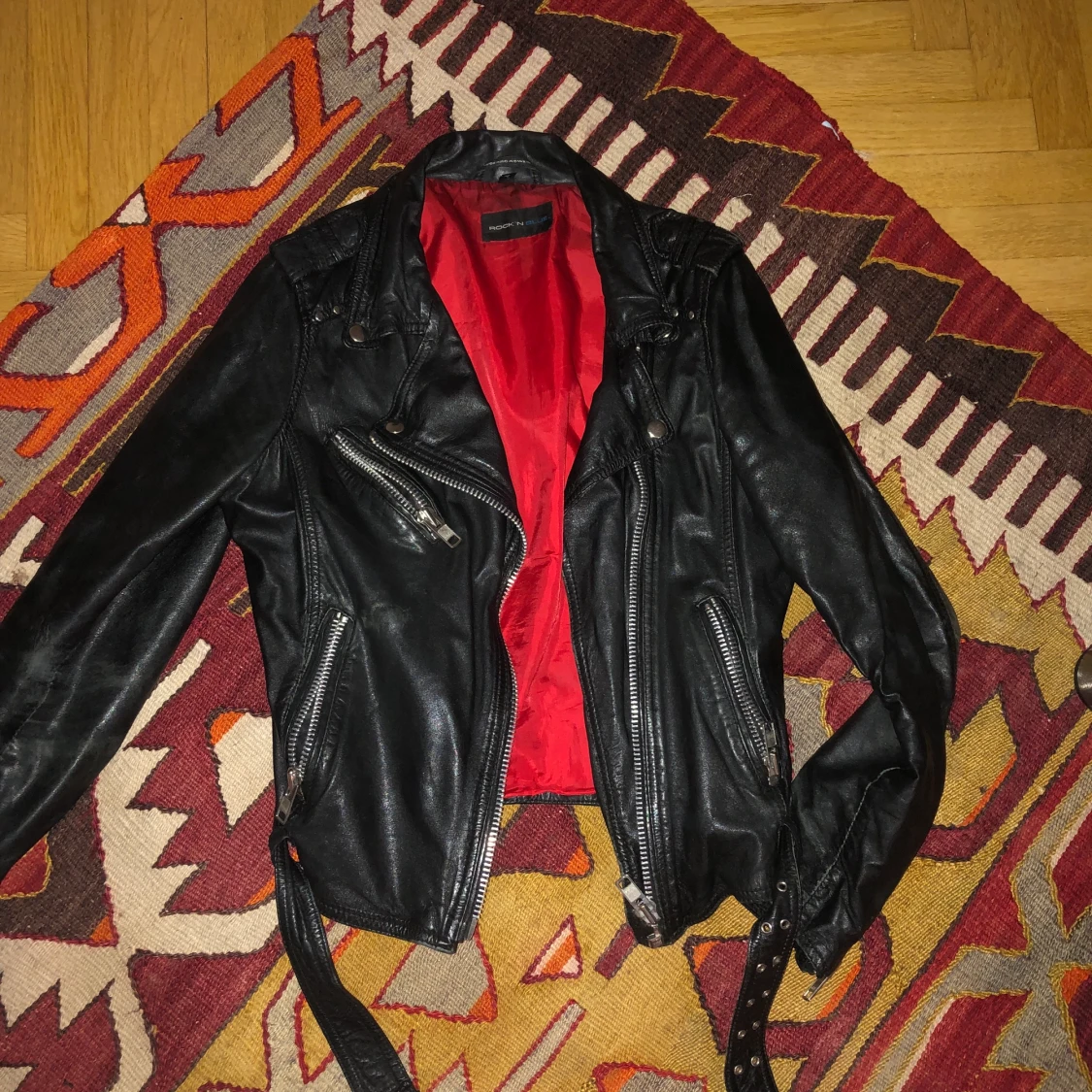 Skinnjacka rött innerfoder