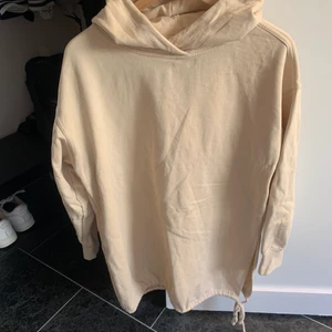 Tjocktröja - Lång tjocktröja från lager 157. Strl xs men stor i storleken så passar även s/m.