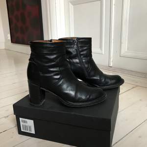 Svarta boots från Alberto Fermani i äkta läder. Använda men i mycket gott skick