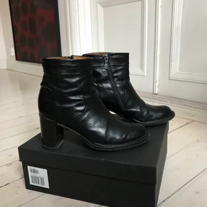 Svarta läderboots - Svarta boots från Alberto Fermani i äkta läder. Använda men i mycket gott skick