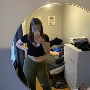 Jeans - Passar S/M, kan fraktas men köparen står för frakten