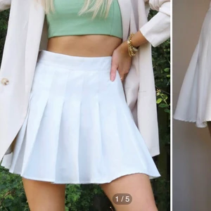 Kjol - Säljer en vit superfin kjol i storlek M, passar även S. Aldrig använd då den inte passade mig. 