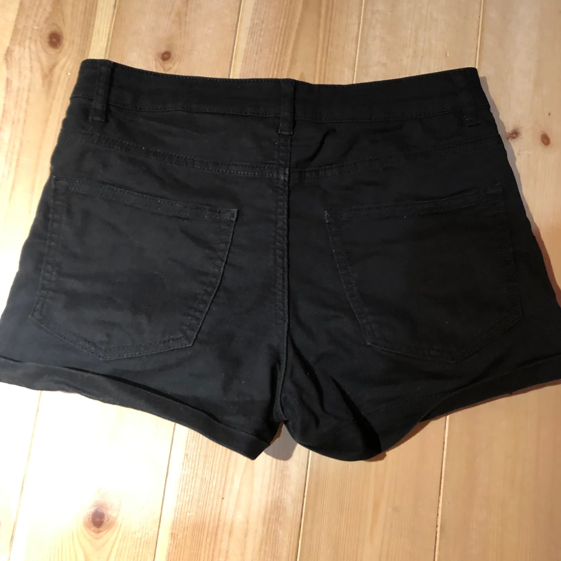 Svarta jeansshorts från H&M  - 90