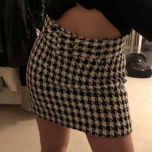 Kjol  - Super fin kjol perfekt till våren. Den är helt oanvänd💕 