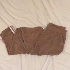 Byxor från NLY - En oas super fina byxor från NLY💞 köparen står för frakten!