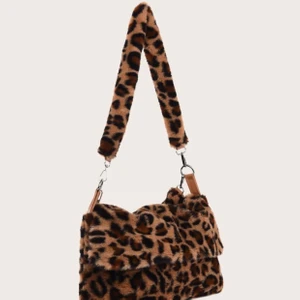 Leopard väska - Frakt 40 kr