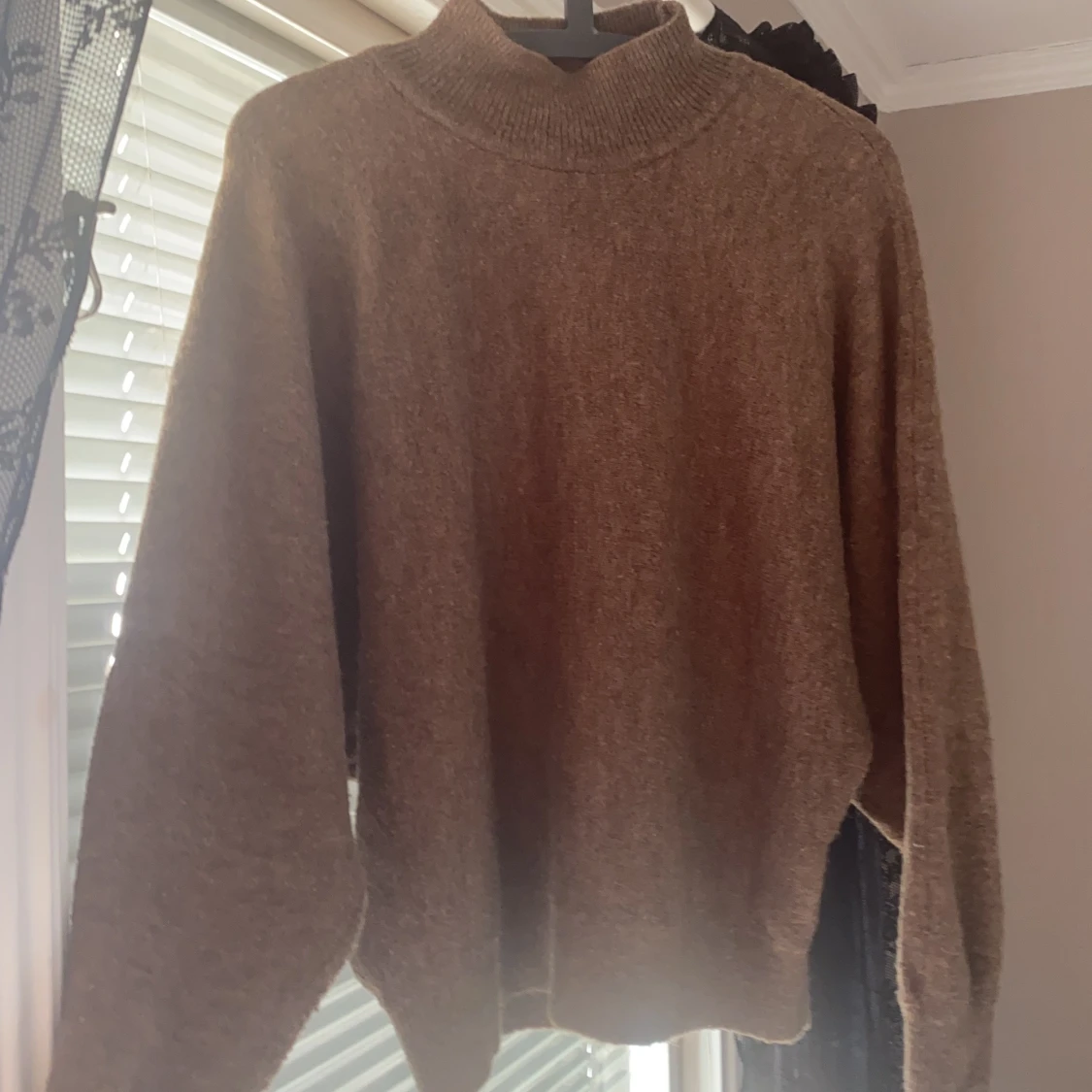 Brun stickad tröja - 90