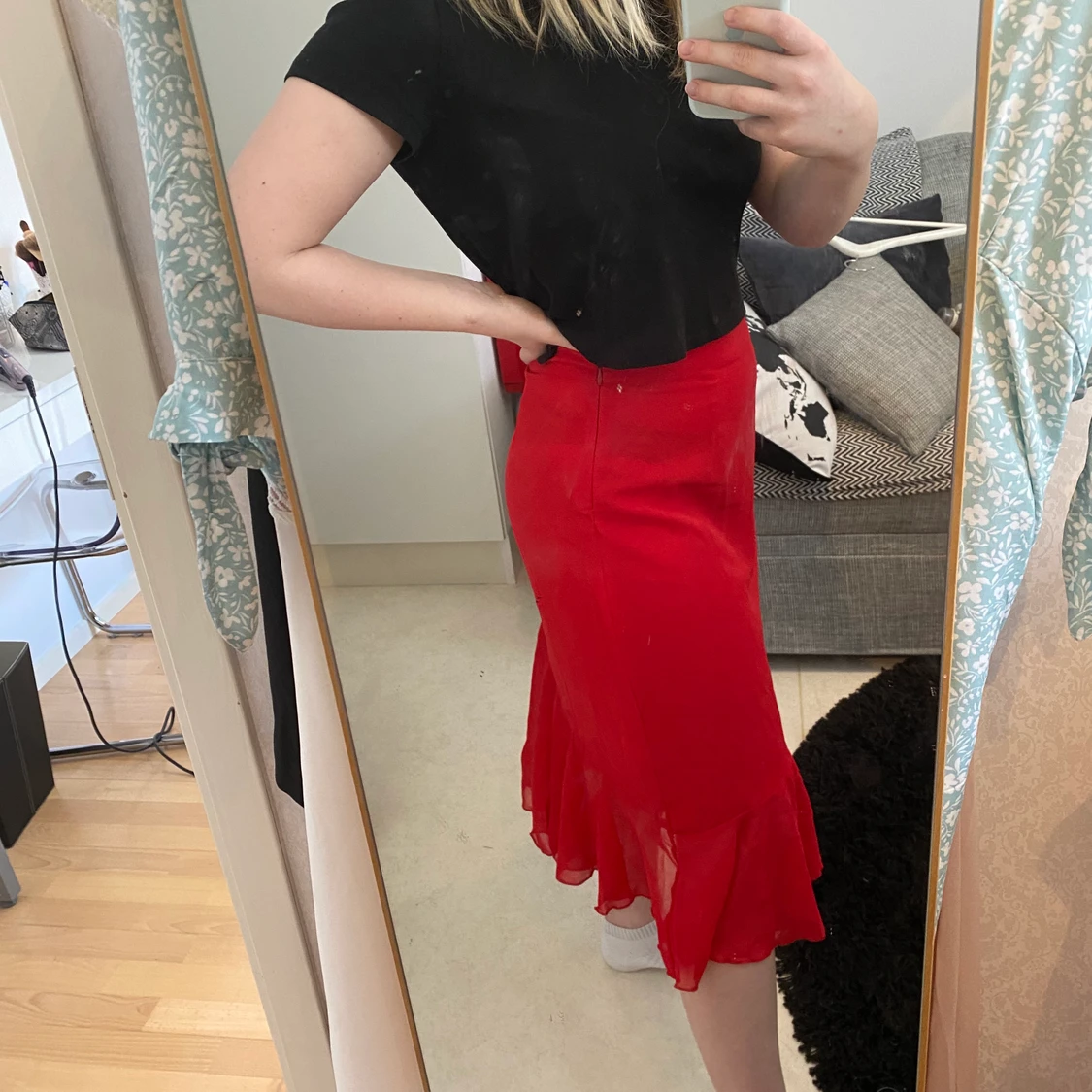 Röd kjol från NA-KD i uppskattad storlek 38/40 - 90