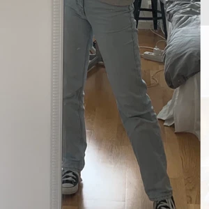 Blåa jeans - Blåa Weekday jeans!  säljer nu för 120kr + frakt (66kr) 