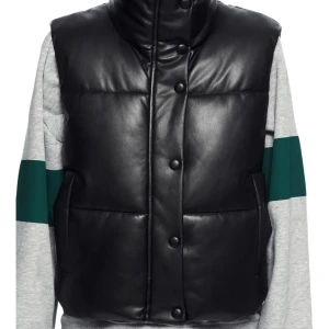 Väst - Söker denna fina väst från zara i strl s-xs. (Kan betala full pris) puss❤️