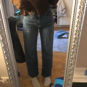 Hm jeans  - Skitsnygga jeans från HM. Använd fåtal gånger men är som nyskick!! Storlek s 