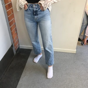 Jeans - Säljer dessa ljusblåa jeans som är snålt använda. Du står för frakt 💗