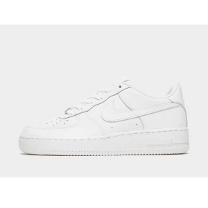 Nike air force 1 - Använda men i väldigt bra skick med undantaget av en liten skråma. Skriv så skickar jag bilder på hur de ser ut.