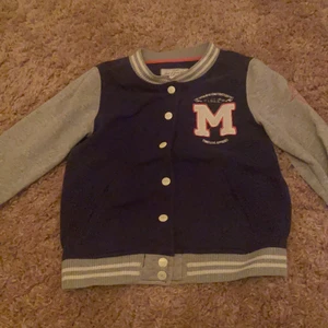 Tröja - Säljer denna tröja använd fåtal gånger bra skick 70kr storlek 146/152