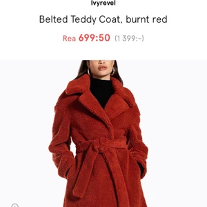 Höst/vårjacka  - Oanvänd jacka i storlek S men är mer som en Medium. 