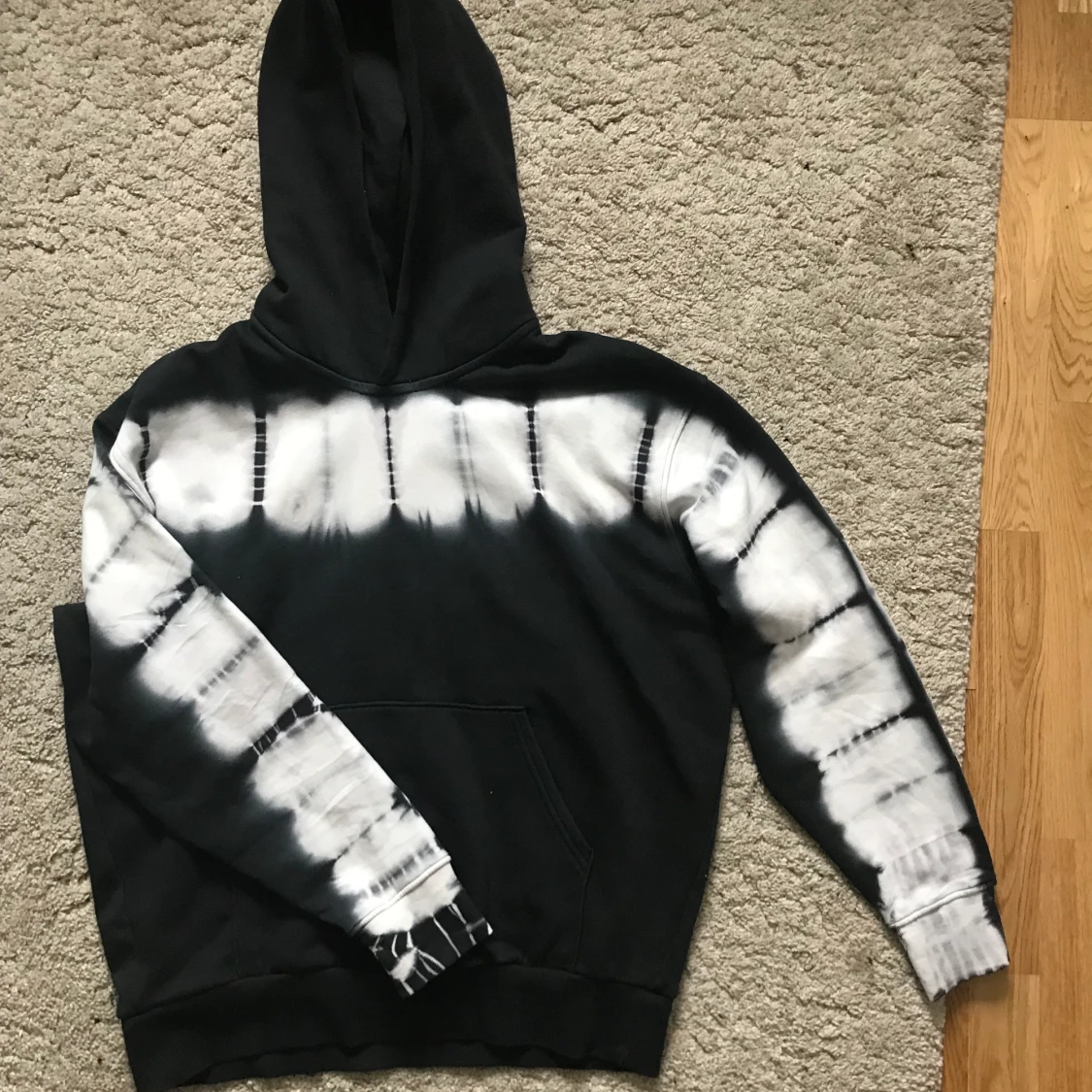 Hoodie från Weekday