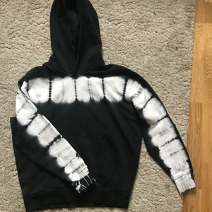 Hoodie från Weekday - Hoodie från Weekday. Mycket bra skick, använd en gång. Storlek S.