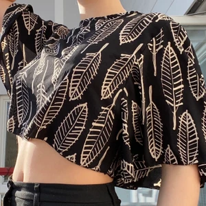 Blus  - Superfin blus som är luftig och sommrig, son tyvärr har blivit lite för liten :( men den ser så mycket fram emot en nu ägare😍😍😍 köpt i Amsterdam 