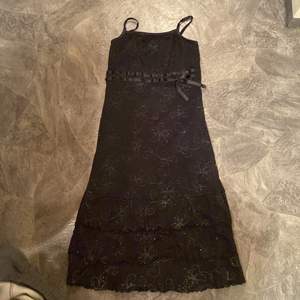 En svart tajt klänning i storlek 158/164 från WeTweens! Säljes för 30kr exl. frakt 