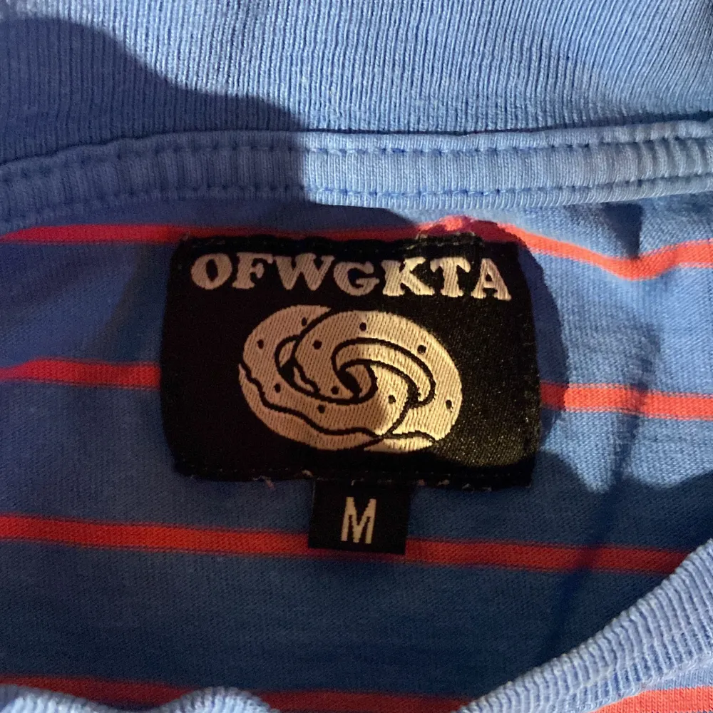 Skön tröja från ett samarbete mellan amerikanska zumiez och musikgruppen Odd Future. Inköpt på zumiez i USA 2019. Bra skick, brodyren på bröstet är dock lite skrynkligt.. T-shirts.