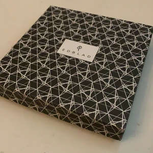 En mysterybox med smycken  - En mysterybox med 4 olika smycken i från olika butiker.